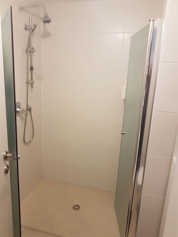Private Bed/Bathroom In Netanya Luaran gambar