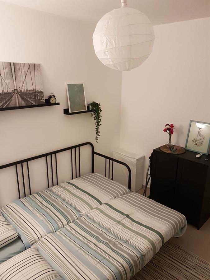Private Bed/Bathroom In Netanya Luaran gambar