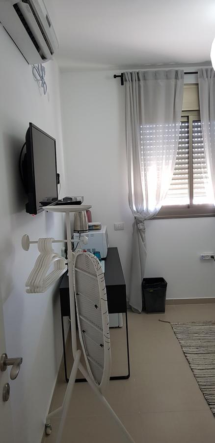 Private Bed/Bathroom In Netanya Luaran gambar