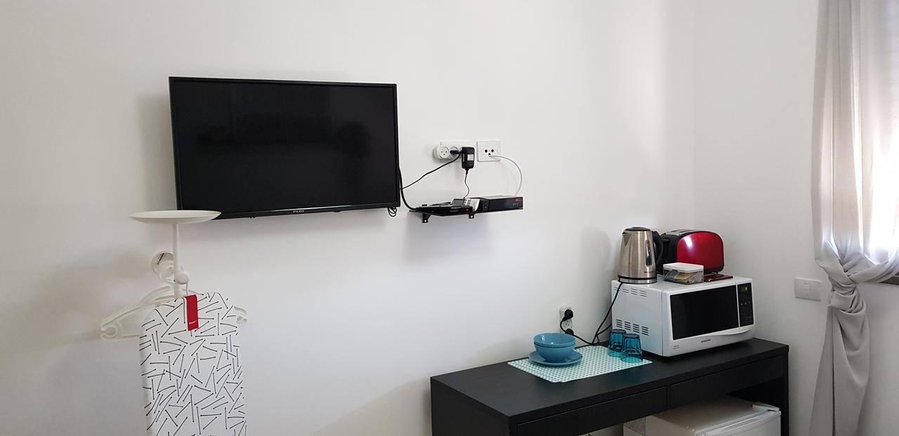Private Bed/Bathroom In Netanya Luaran gambar