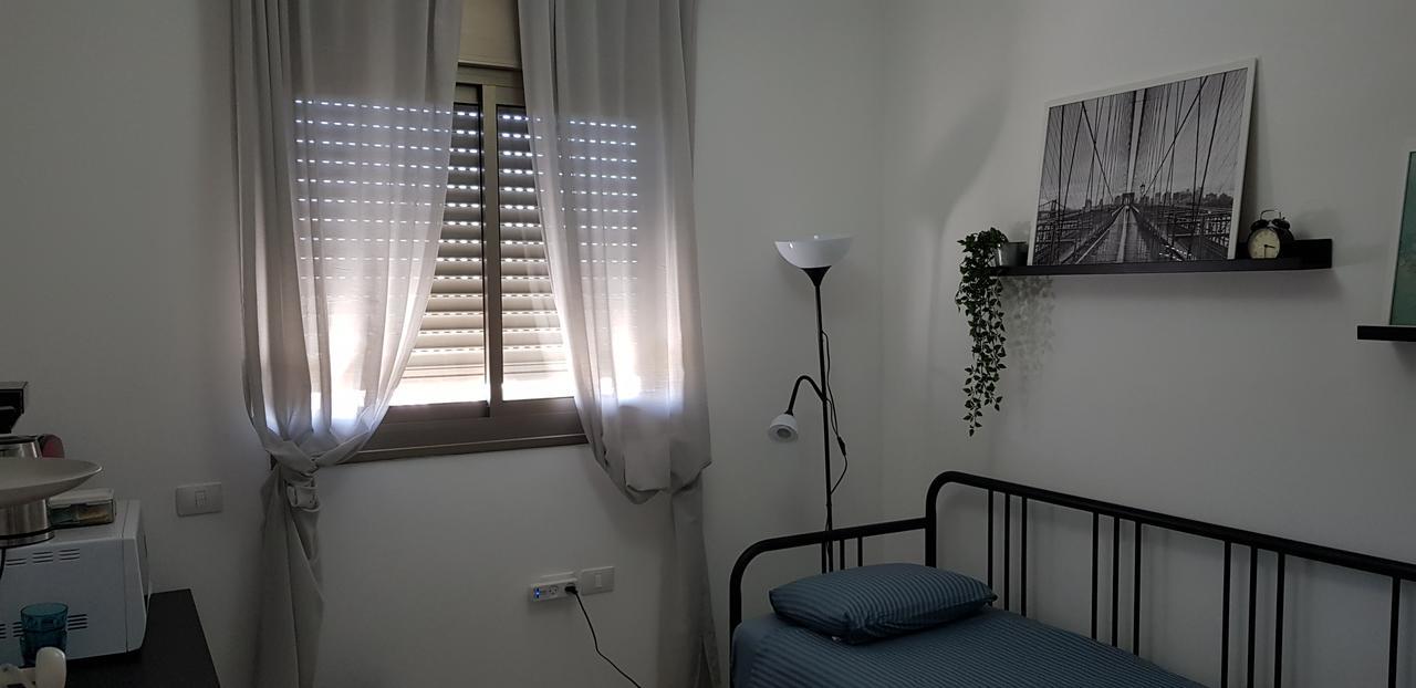 Private Bed/Bathroom In Netanya Luaran gambar