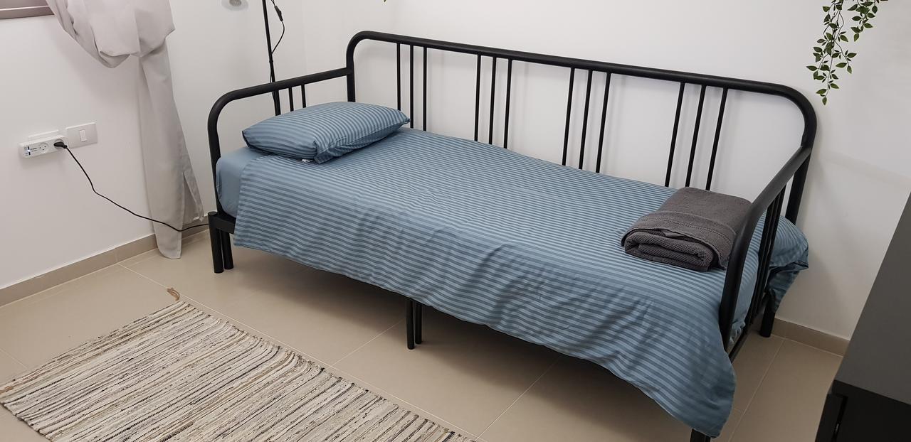 Private Bed/Bathroom In Netanya Luaran gambar