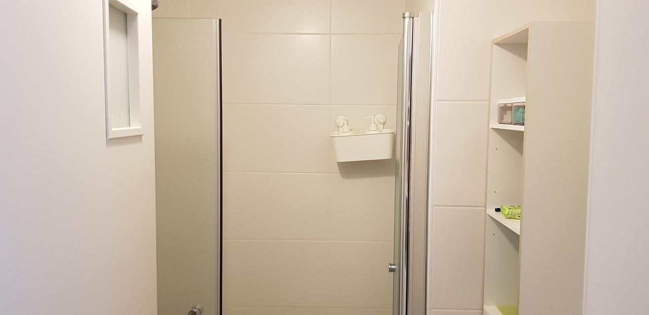 Private Bed/Bathroom In Netanya Luaran gambar