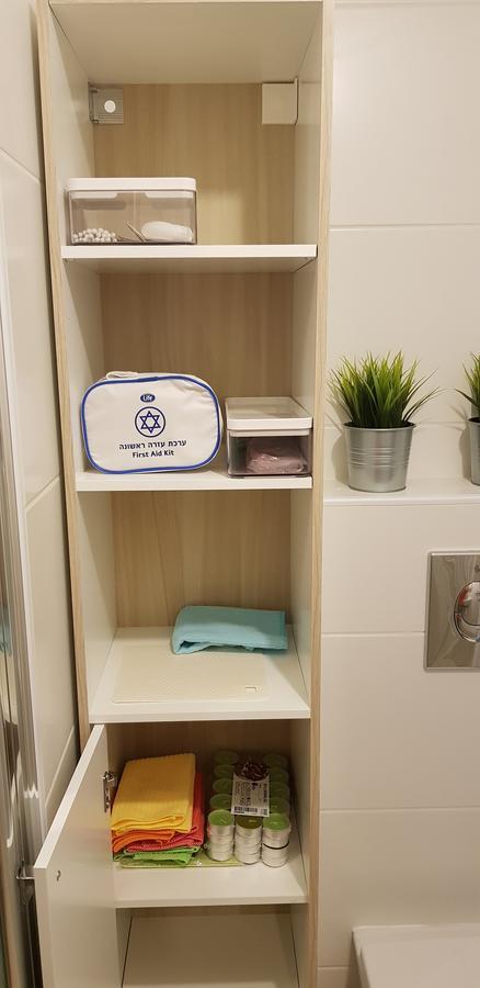Private Bed/Bathroom In Netanya Luaran gambar